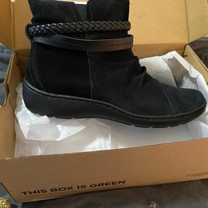 Beautiful black suede booties by Clarks. Easy zip up ankle style.